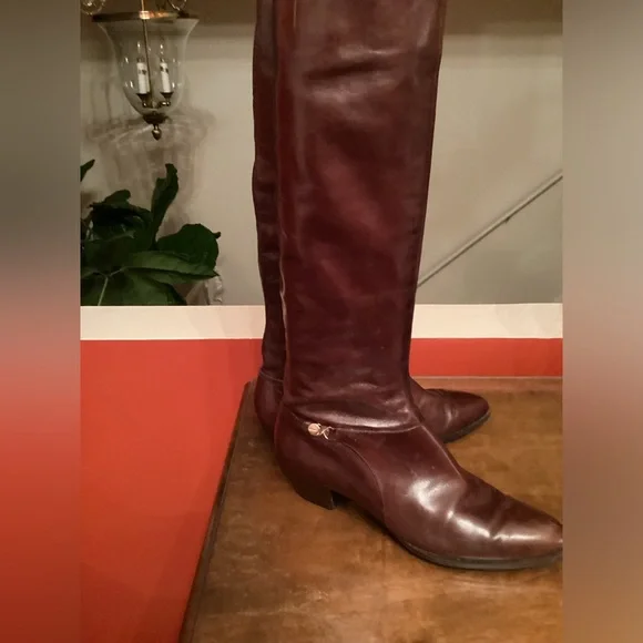 Salvatore Ferragamo women’s Brown leather boots, size 9 1/2 AAAA - Picture 3 of 7